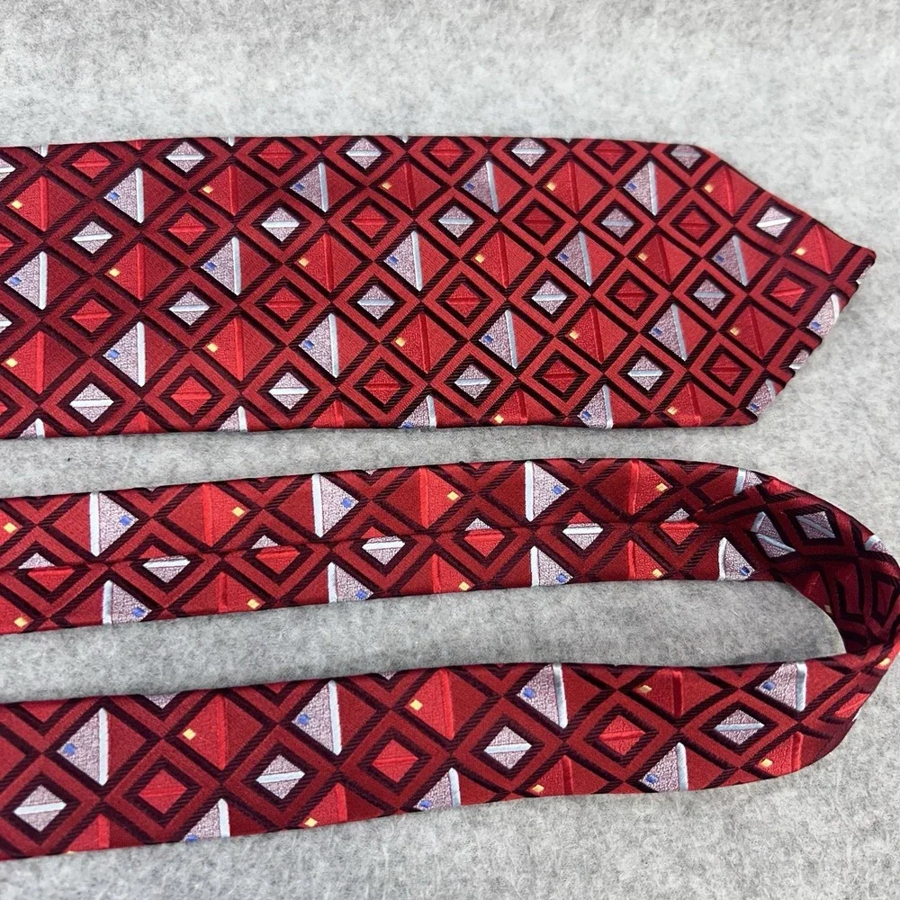 XMI Classic Silk Tie Red Geometric Jacquard‎ Woven Made In Italy 61 x 4